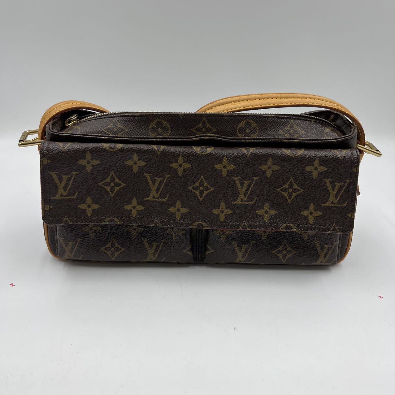 LOUIS VUITTONCite MM Bag
