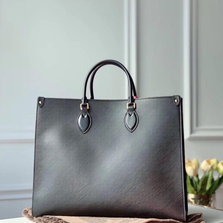 Louis Vuitton MM Bag | Studio Nafay