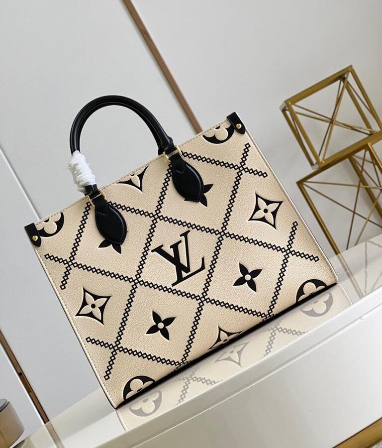 Louis Vuitton MM Bag | Studio Nafay