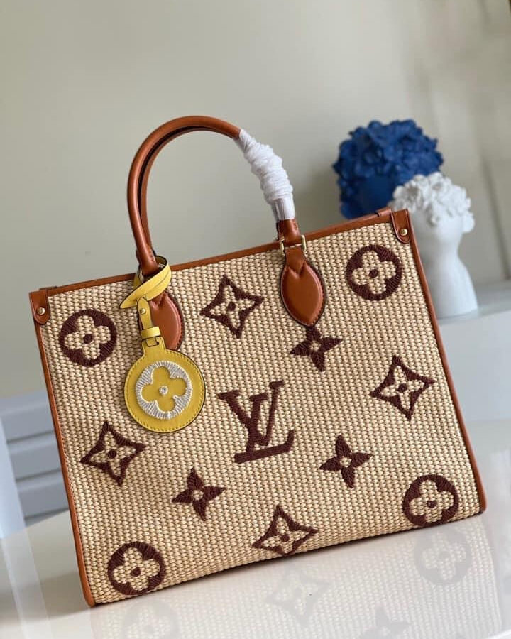 Louis Vuitton MM Bag | Studio Nafay