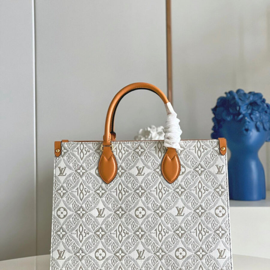 Louis Vuitton MM Bag | Studio Nafay