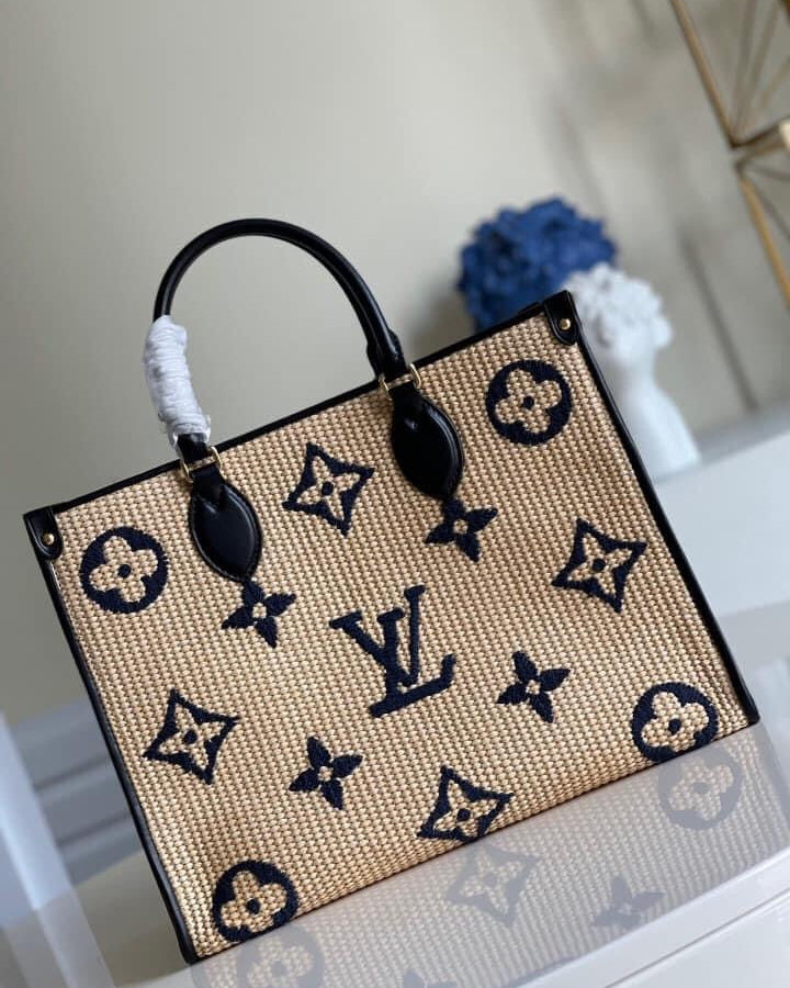 Louis Vuitton MM Bag | Studio Nafay