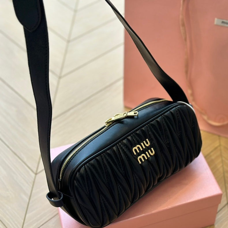 BAGUETTE 25 BAG IN BLACK SHEEPSKIN | Studio Nafay