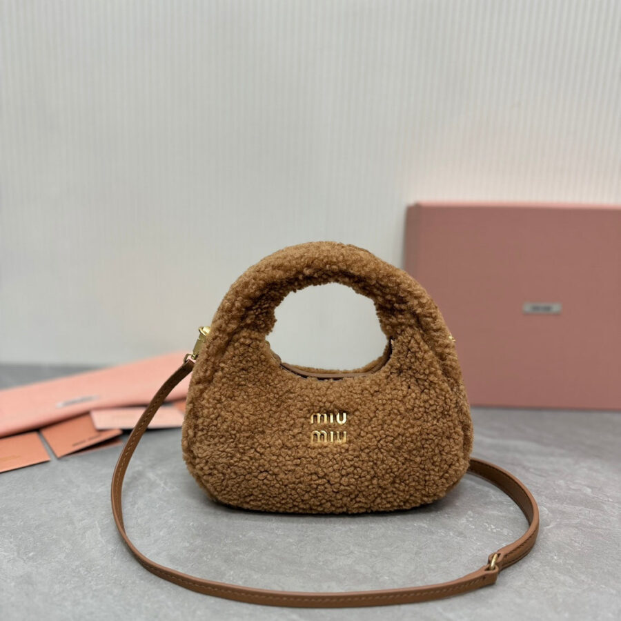 WANDER HOBO BAG 18 IN BROWN SHEARLING | Studio Nafay