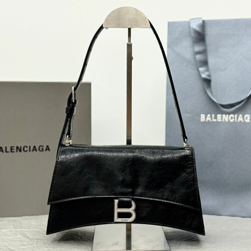 CRUSH SHOULDER BAG 25 IN BLACK CRUSHED CALFSKIN LEATHER STRAP SILVER HARDWARE | Studio Nafay