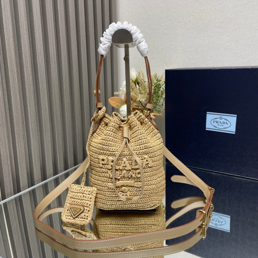 BUCKET BAG 20 IN BEIGE WOVEN RAFFIA EMBOSSED LOGO | Studio Nafay
