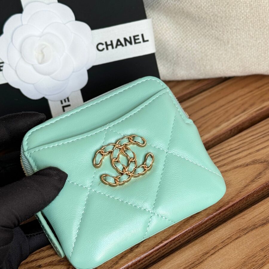 cc 19 zipped coin purse 11cm turquoise blue lambskin gold hardware | Studio Nafay