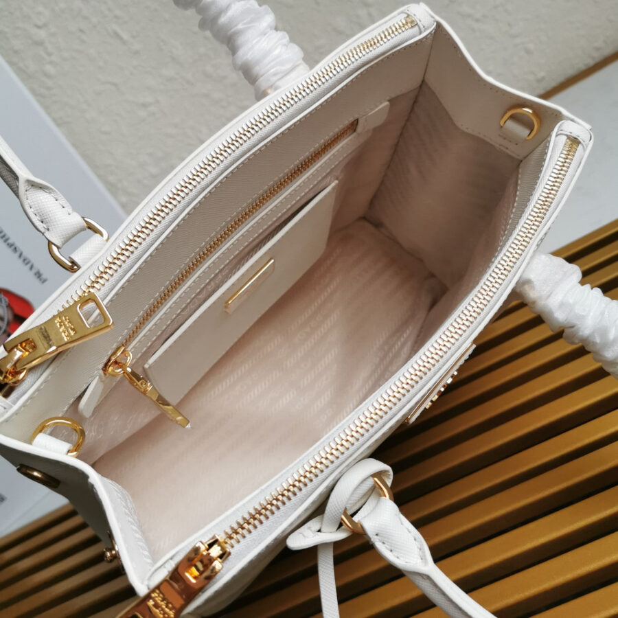 PRA GALLERIA 28 BAG IN WHITE SAFFIANO LEATHER | Studio Nafay