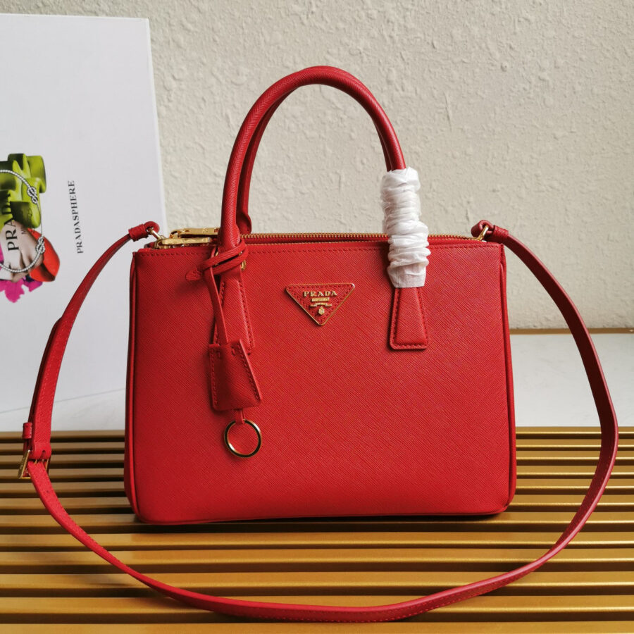PRA GALLERIA 28 BAG IN CHERRY RED SAFFIANO LEATHER | Studio Nafay