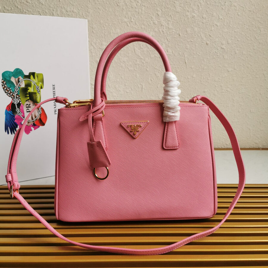 PRA GALLERIA 28 BAG IN LIGHT PINK SAFFIANO LEATHER | Studio Nafay