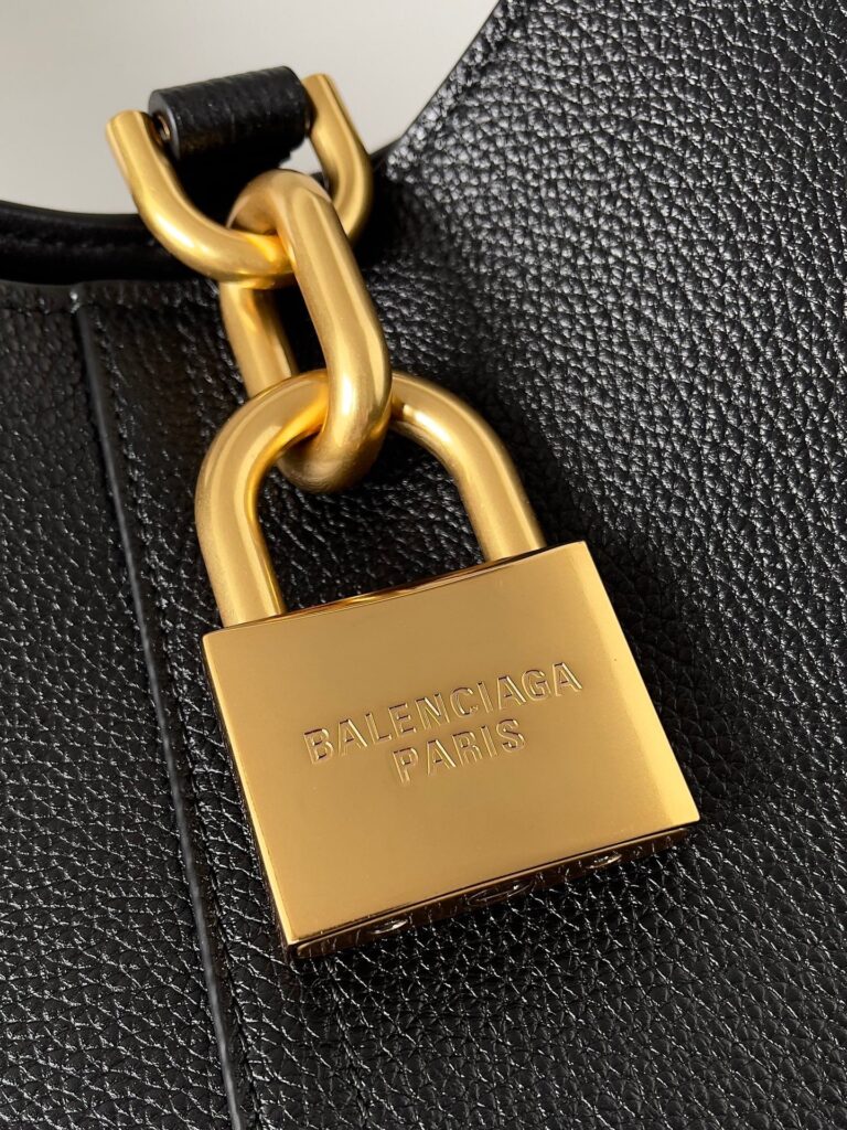 GOLD LOCKER SHOULDER BAG 62 IN BLACK CALFSKIN | Studio Nafay
