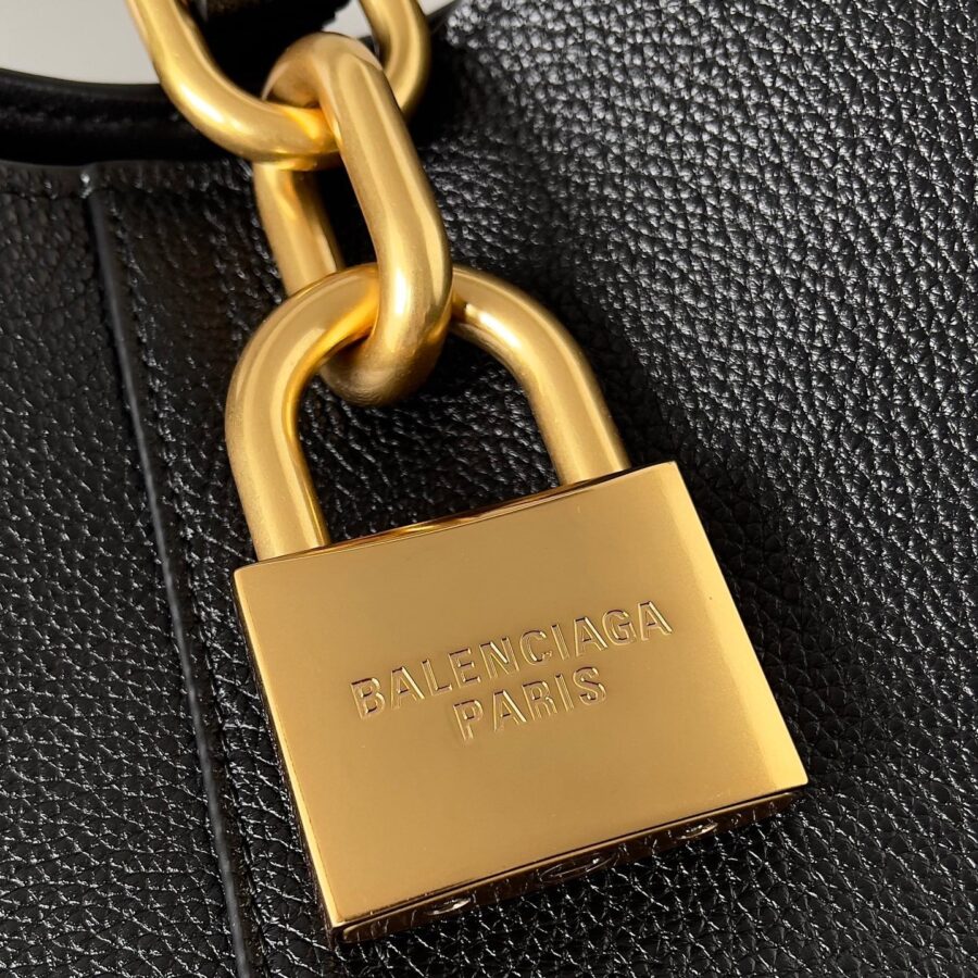 GOLD LOCKER SHOULDER BAG 62 IN BLACK CALFSKIN | Studio Nafay