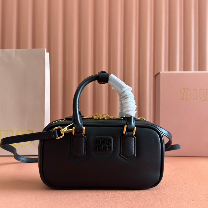 ARCADIE BAG 19 IN BLACK SHINY CALFSKIN | Studio Nafay