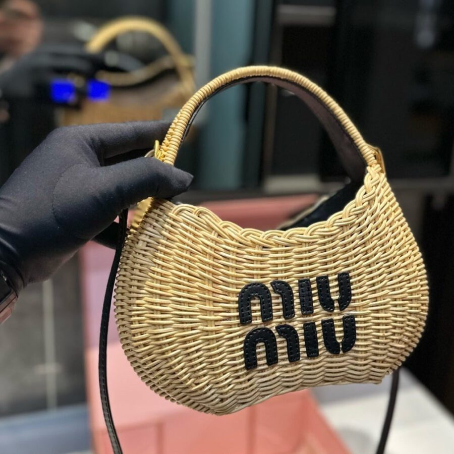 WANDER WICKER HOBO BAG 23 IN TAN BROWN HANDWOVEN WITH BLACK CALFSKIN LOGO | Studio Nafay