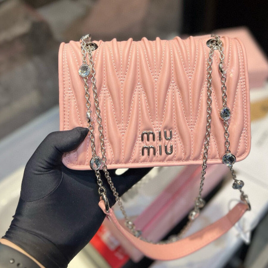 MATELASSÉ CRYSTAL CHAIN BAG 21 IN BABY PINK LAMBSKIN | Studio Nafay