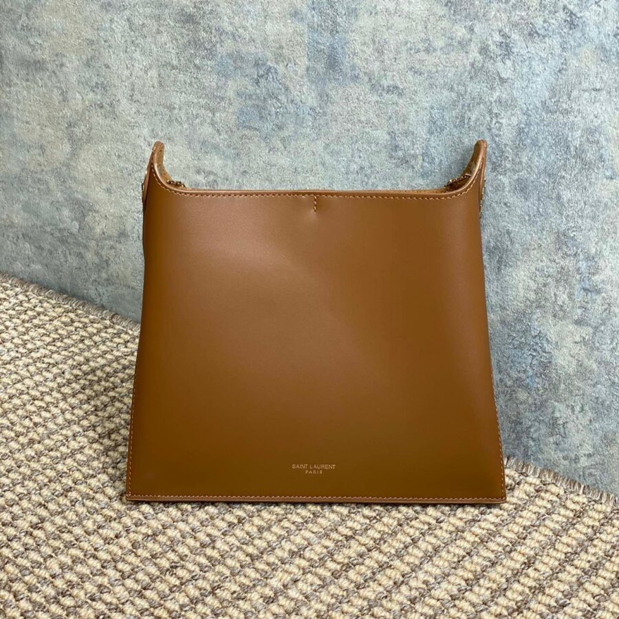 FLAT SHOULDER BAG 23 IN TAWNY BROWN CALFSKIN GOLD CHAIN | Studio Nafay