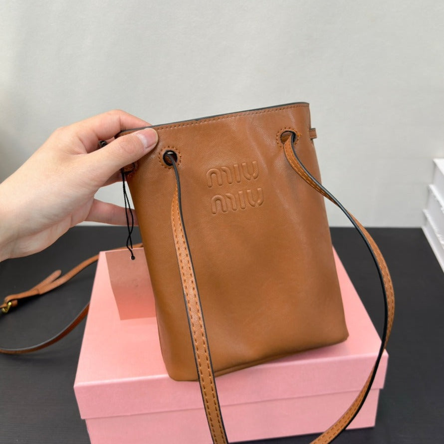 PHONE BAG 15 IN CINNAMON BROWN CALFSKIN | Studio Nafay