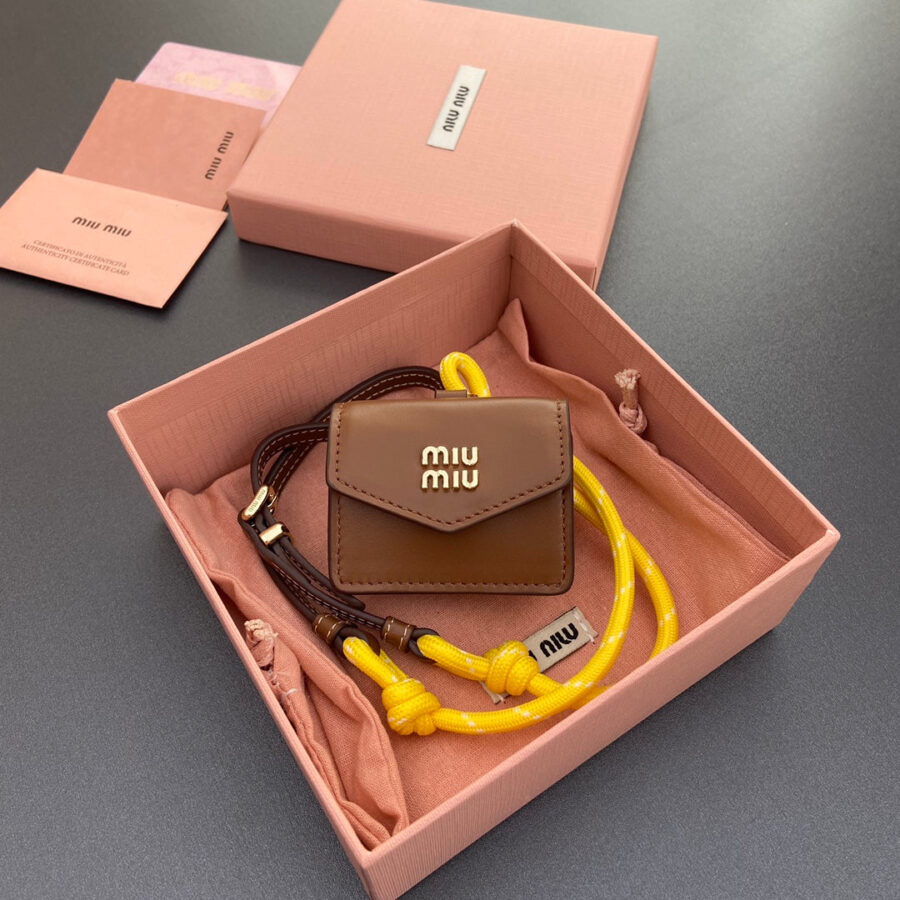 MICRO BAG 7 IN TAWNY BROWN SMOOTH LAMBSKIN YELLOW STRAP | Studio Nafay
