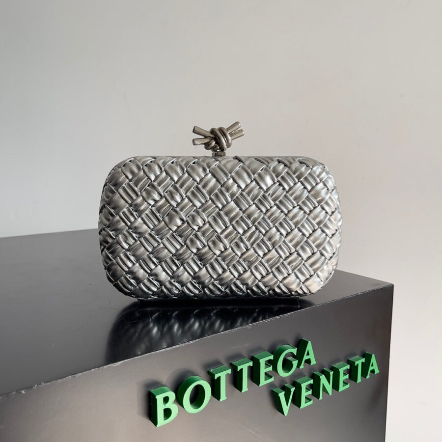 CLASSIC KNOT 20 IN SILVER LAMBSKIN | Studio Nafay
