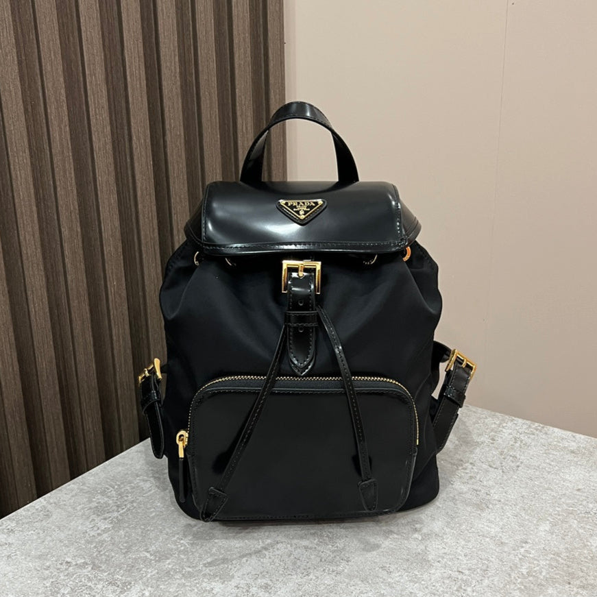 BACKPACK 25 IN BLACK RE-NYLON AND GLOSSY CALFSKIN GOLD HARDWARE | Studio Nafay