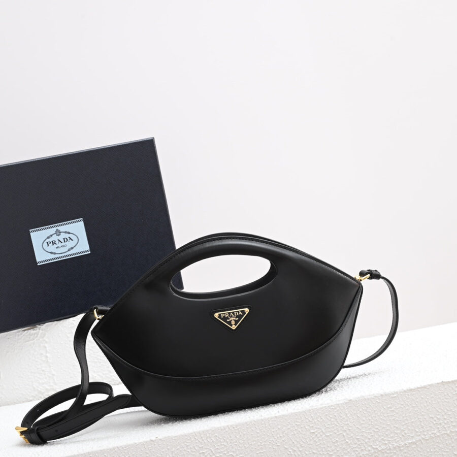DUMPLING BAG 30 IN BLACK CALFSKIN | Studio Nafay