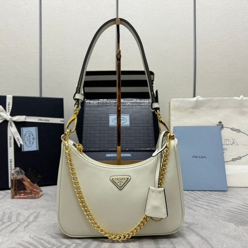 HOBO BAG 23 IN WHITE NAPPA LAMBSKIN GOLD CHAIN | Studio Nafay