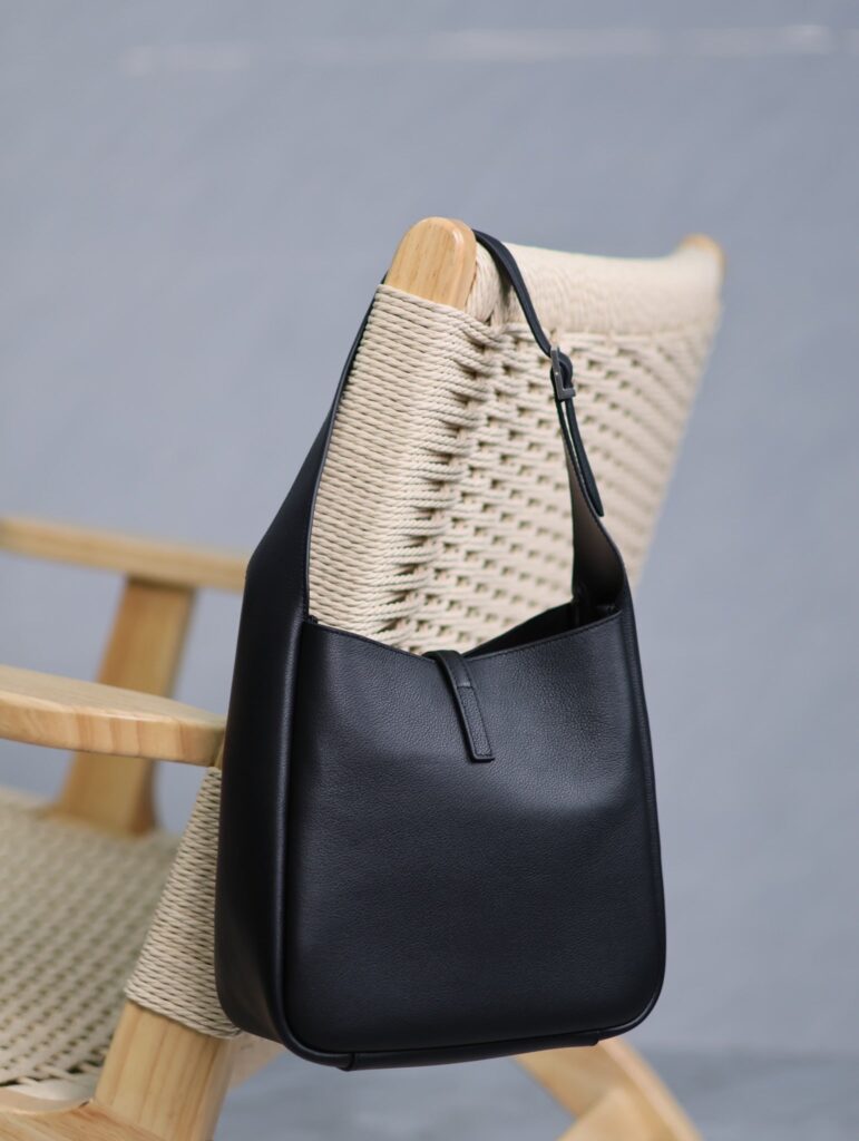 le 5a7 small 23cm black calfskin silver hardware - Product Image 2