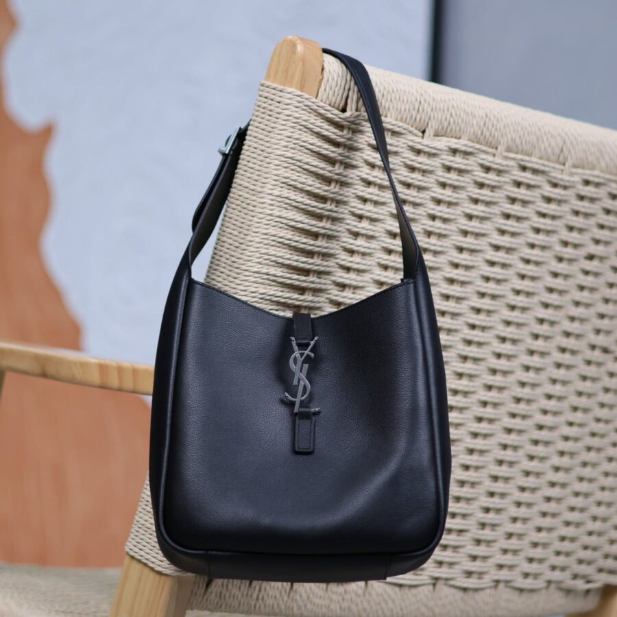 le 5a7 small 23cm black calfskin silver hardware | Studio Nafay