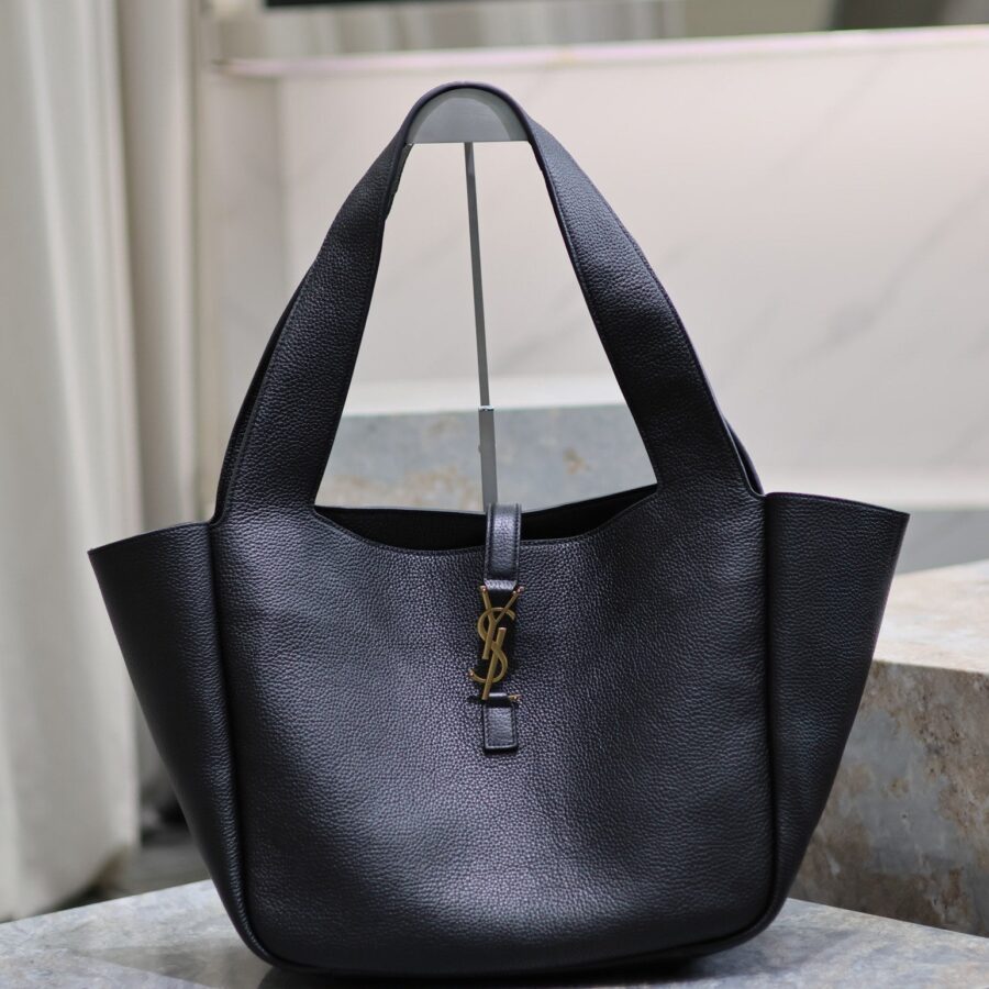 LE 5 À 7 BEA TOTE BAG 50 IN BLACK LAMBSKIN GOLD LOGO | Studio Nafay
