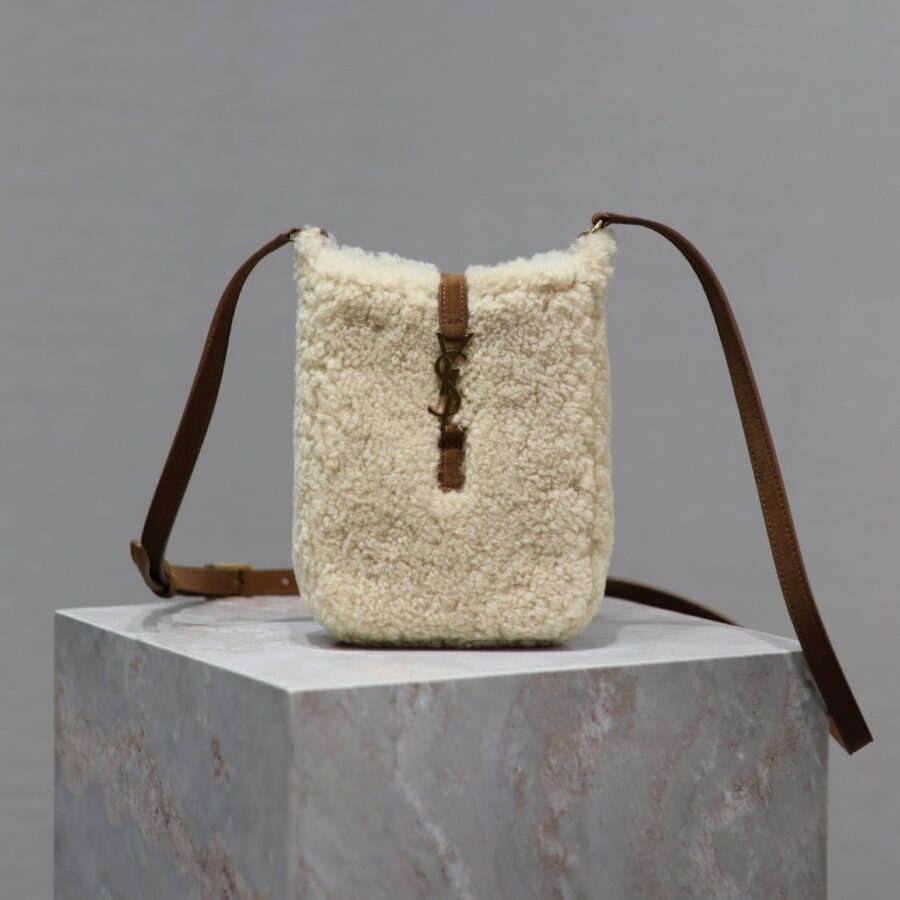 LE 5 À 7 HOBO BAG 18 IN CREAM SHEARLING AND BROWN SUEDE TRIM | Studio Nafay