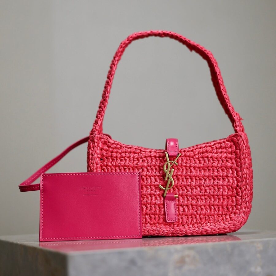 LE 5 À 7 BAG 19 IN MAGENTA PINK WOVEN RAFFIA | Studio Nafay