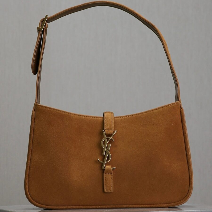 LE 5 À 7 BAG 25 IN BRONZE BROWN SUEDE COPPER LOGO | Studio Nafay