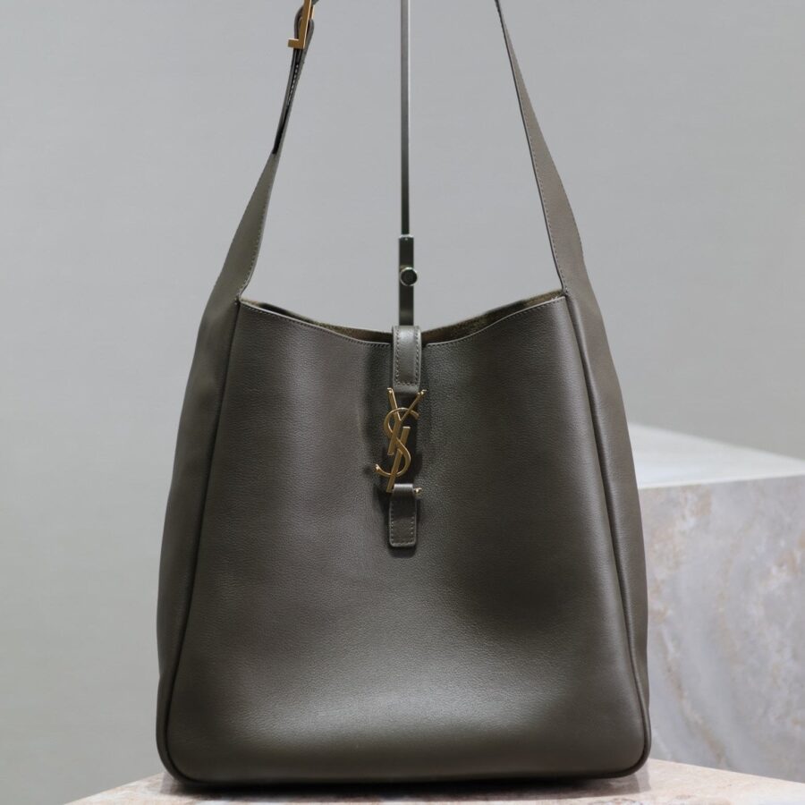 LE 5 À 7 LARGE BAG 31 IN KHAKI GREEN LAMBSKIN | Studio Nafay