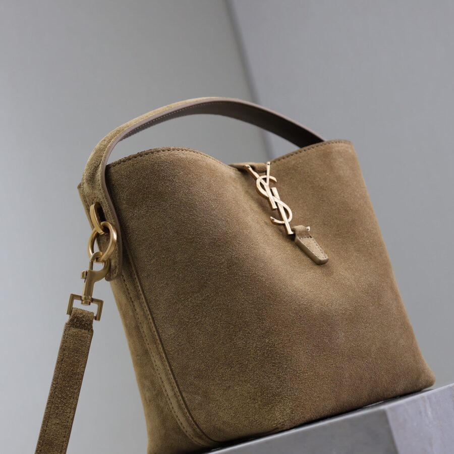 LE 37 SMALL BUCKET BAG 20 IN DIRT BROWN SUEDE | Studio Nafay