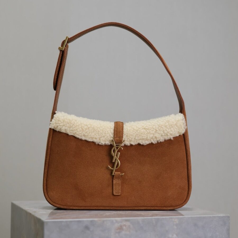 LE 5 À 7 SHOULDER BAG 25 IN BROWNIE SUEDE AND WHITE SHEARLING TRIM | Studio Nafay
