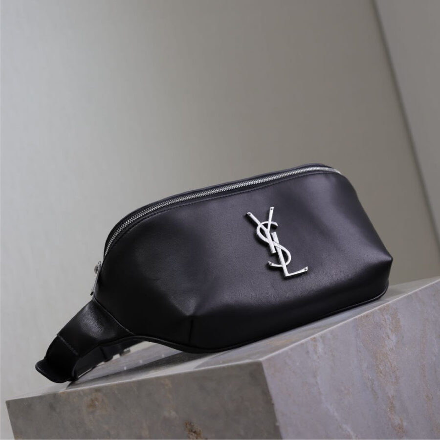 CLASSIC CROSSBODY BAG 25 IN BLACK LAMBSKIN SILVER LOGO | Studio Nafay