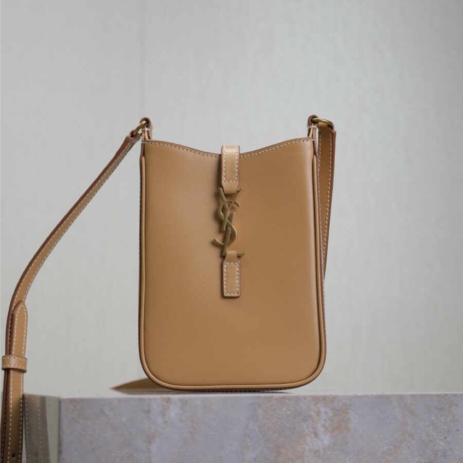 LE 5 À 7 PHONE BAG 18 IN CIDER BROWN CALFSKIN | Studio Nafay