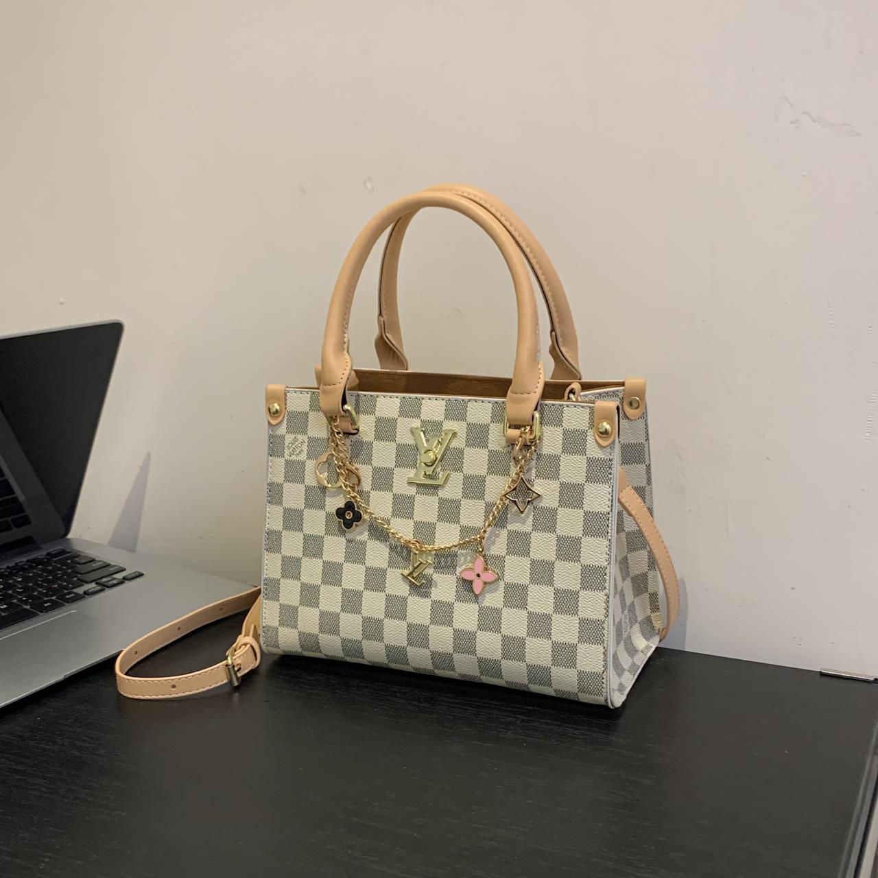 Louis vuitton handbag - Product Image 2