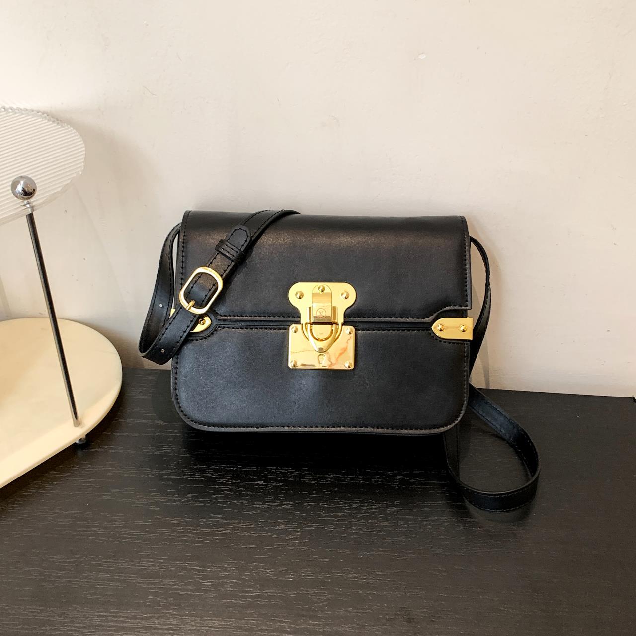 Louis vuitton handbag - Product Image 2