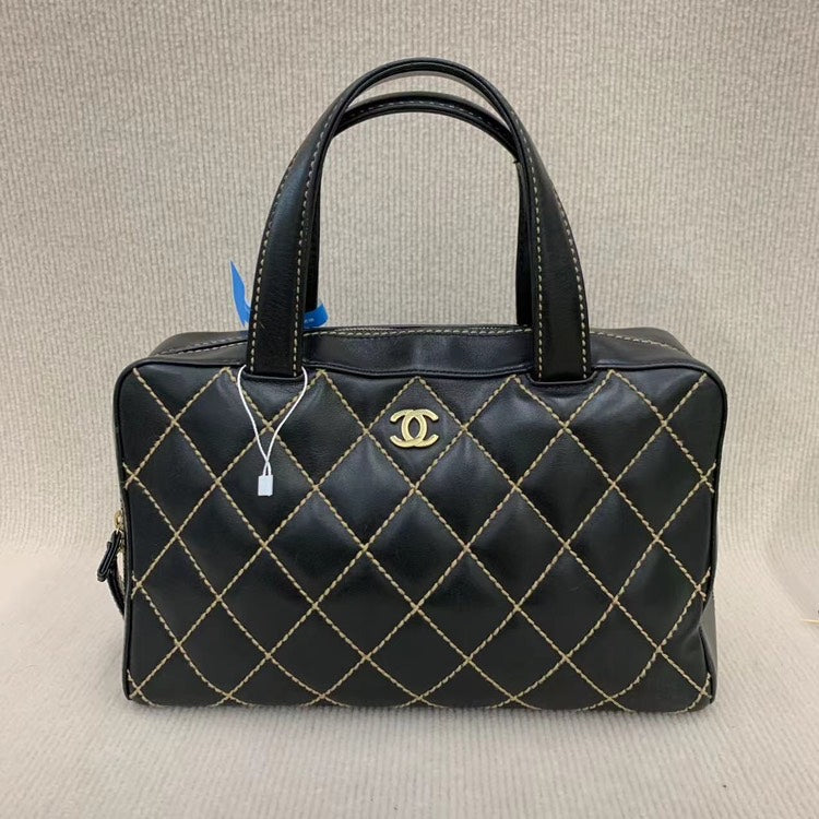 Chanel Black Leather Quilted Handbag Medium | Studio Nafay