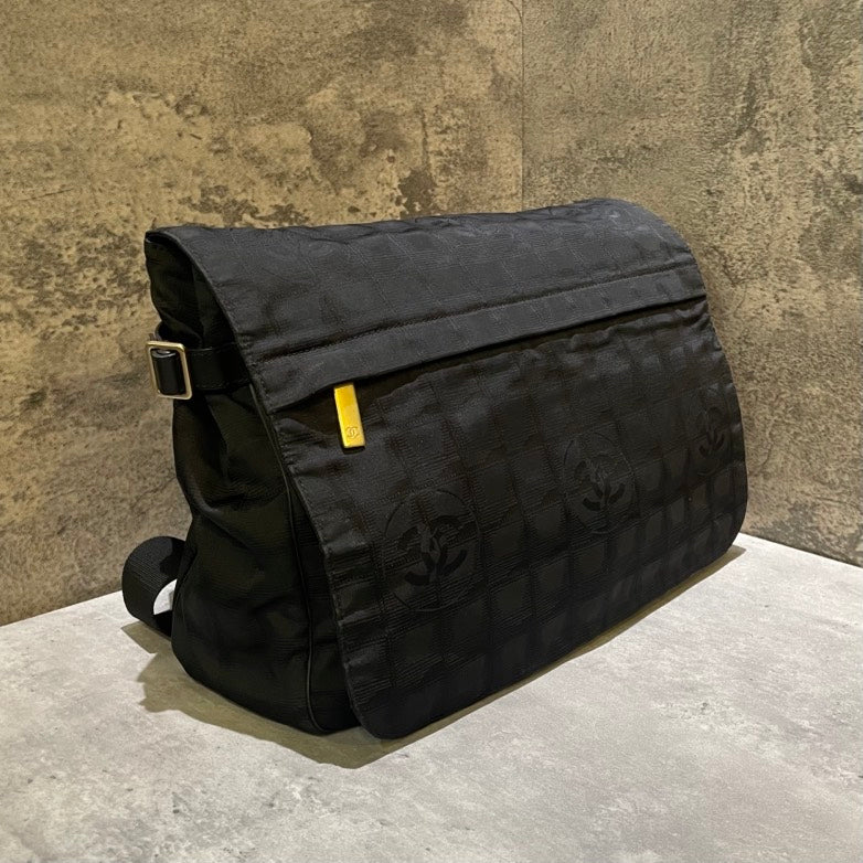 Chanel Messenger Black Canvas Bag Medium | Studio Nafay