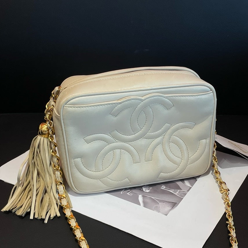 Chanel Leather White Crossbody 2 | Studio Nafay