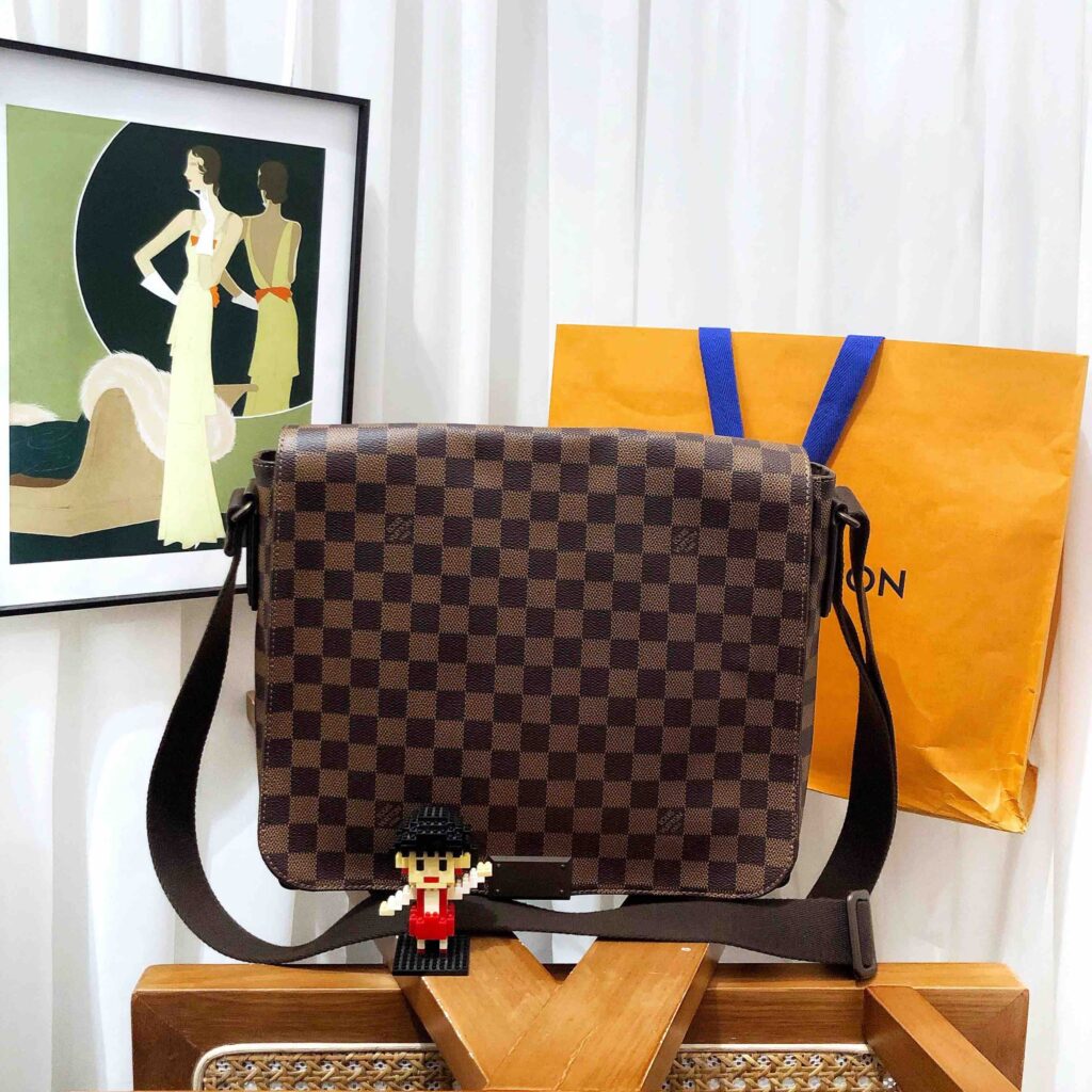 Louis Vuitton Damier Ebene Messenger Bag - Product Image 2