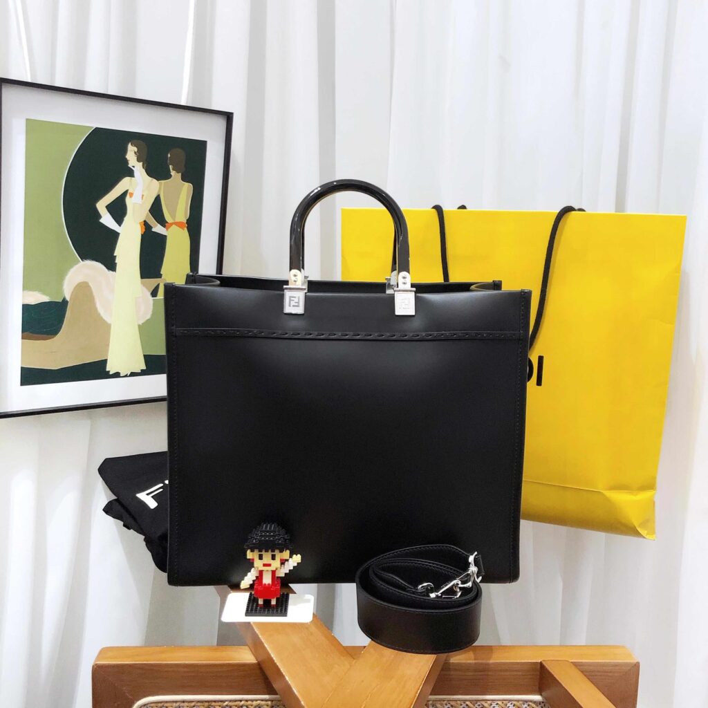 Fendi Sunshine Logo Tote Bag Medium Black - Product Image 2