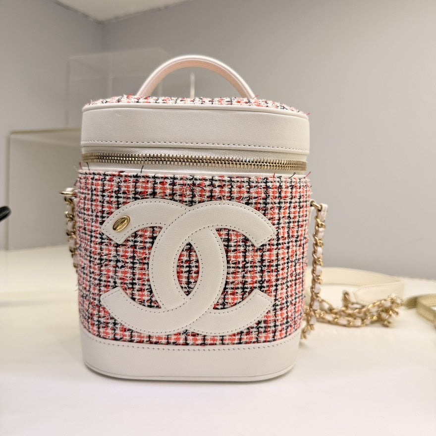 Chanel Tweed Vanity Case Bag in Pink Leather Type | Studio Nafay