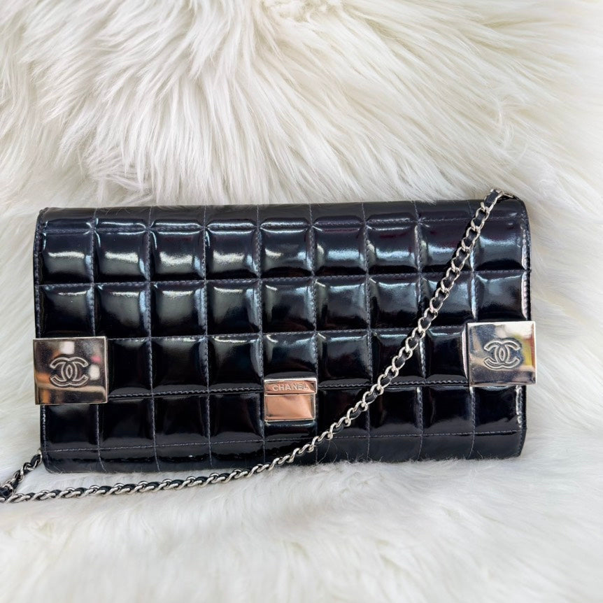 Chanel Chocolate Bar Chain Shoulder Bag in Black Leather | Studio Nafay