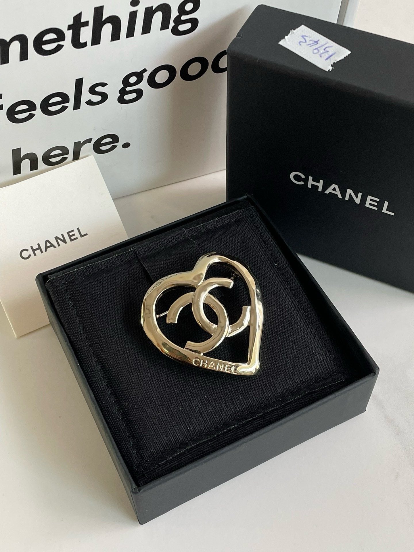 Chanel ?? 22P Hollow Handbag