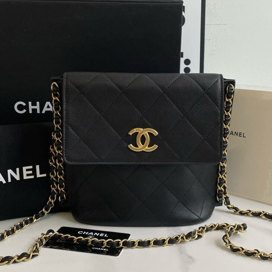 Chanel Small Un?? Shoulder Bag | Studio Nafay