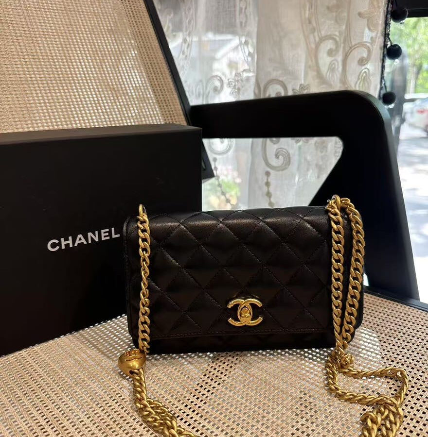Chanel Leather Quilted Black Shoulder Bag 14 | Studio Nafay