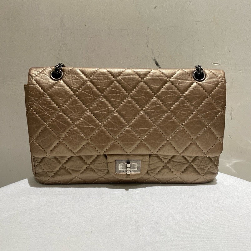 Chanel. Gold Wrinkle Leather GM Shoulder Bag | Studio Nafay